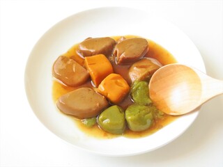舌でつぶせる柔らかいムースの介護食
