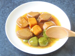 舌でつぶせる柔らかいムースの介護食
