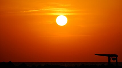 Obraz premium 与論島の茶花港から見える夕日