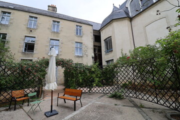 Fototapeta na wymiar La médiathèque Aveline, vue de l'extérieur, ville de Alençon, département de l'Orne, France