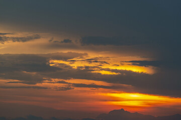 Coucher de soleil le long des côtes italiennes
