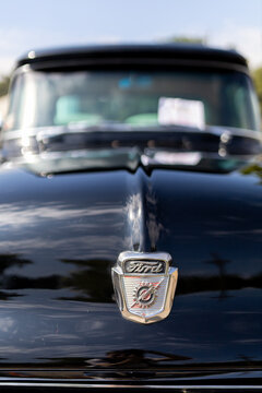 1960 Ford F-100 V8 logo close-up