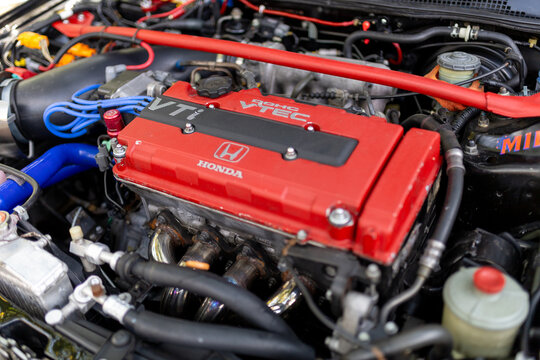 B16A2 Honda DOHC VTECH Engine bay from a Civic VTI EG hatchback