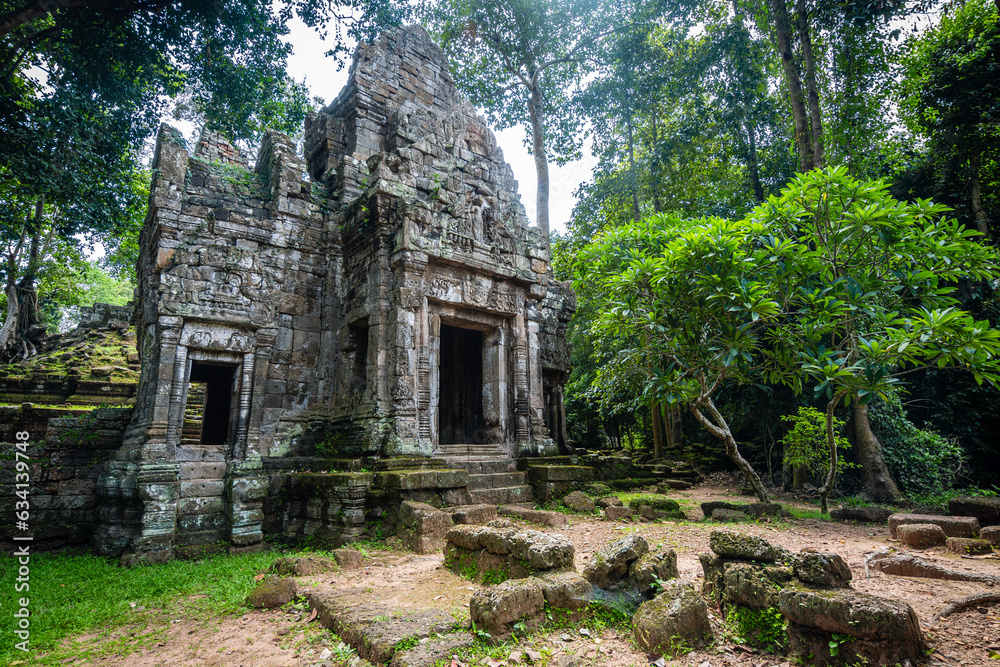 Wall mural views of amazing ta prohm temple in agkor wat, cambodia