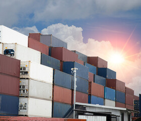Fototapeta premium A large number of shipping containers are waiting to be transported.
