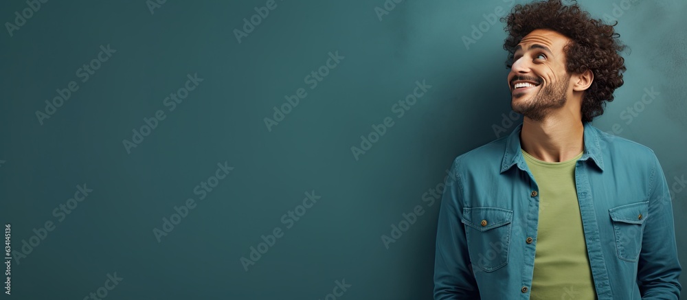Aufkleber young man with a great idea pointing to lateral copy space looks happy and surprised