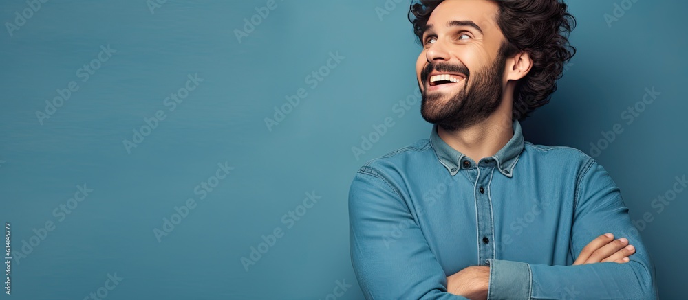 Aufkleber young man with a great idea pointing to lateral copy space looks happy and surprised