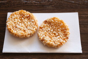 もち麦せんべい