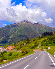 Hauptstrasse 28 Ortseinfahrt Zernez, Graubünden, Schweiz