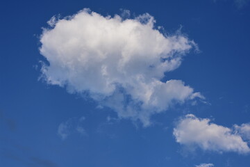 Naklejka na ściany i meble Puffy White Cloud in Beautiful Blue Sky 