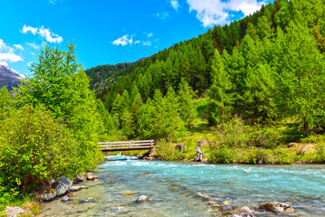 Der Inn-Nebenfluss Susasca in der Nähe vom Flüelapass, Kanton Graubünden (Schweiz)