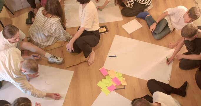 Creative Expression Drawing on paper can help participants express their emotions, feelings, and thoughts through visual art. Large sheets of paper, the group draws with their hands.