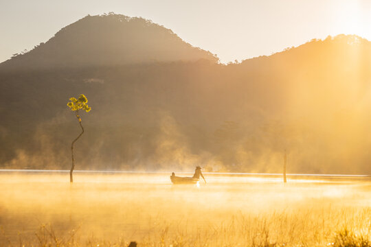 Beautiful morning at Tuyen Lam Lake, beautiful photos in Lam Dong, beautiful scenery in Vietnam