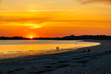 Obraz premium Sonnenuntergang vor den Toren der Halbinsel Quiberon entlang der wunderschönen Atlantikküste - Bretagne - Frankreich