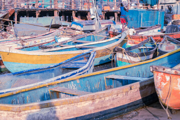 Fototapeta na wymiar fishing boats in Mumbai, colourful
