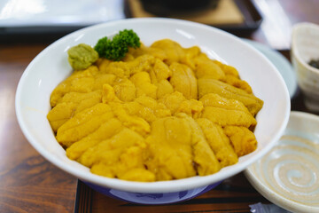 新鮮なうに丼