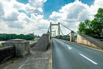 Fototapeta premium Sommerliche Entdeckungstour im wunderschönen Seine Tal - Indre-et-Loire - Frankreich