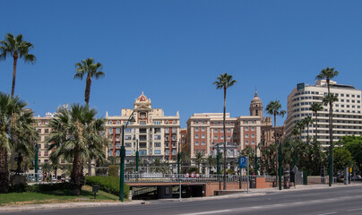 Plaza de La Marina y edificios en la ciudad de Málaga, Andalucía, España