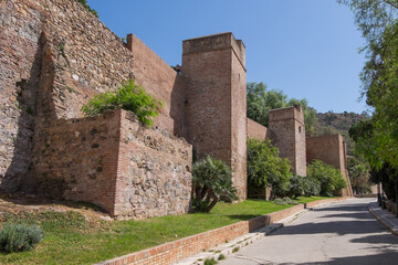 Fototapeta na wymiar Muros y torres exteriores de la Alcazaba de Málaga, Andalucía, España