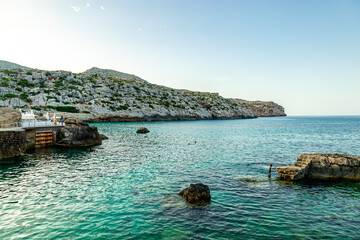 Urlaubsstimmung in der Bucht von Cala Sant Vicenç auf der wunderschönen Balearen Insel Mallorca -...