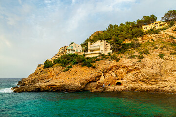 Urlaubsstimmung in der Bucht von Cala Sant Vicenç auf der wunderschönen Balearen Insel Mallorca -...
