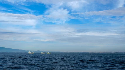 Foto auf Alu-Dibond 釣船が浮かぶ休日の東京湾 © ToYoPHoTo