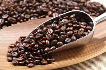coffee beans in the spoon