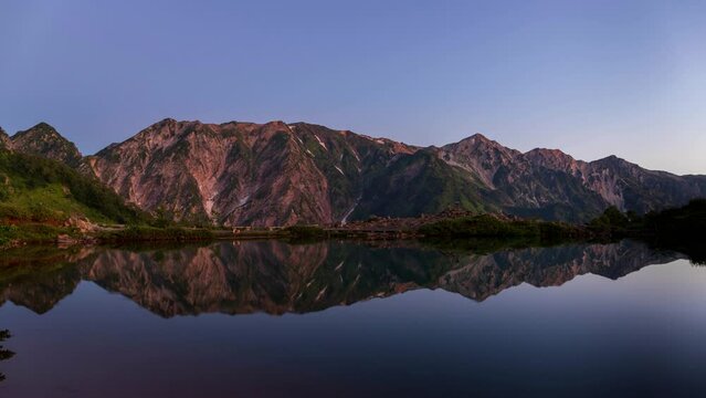 夜明けの八方池に映る白馬三山Timelapse