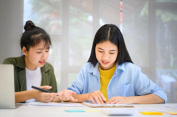 group of business people working and communicating together in the office With the charging of graphs for analysis, conceptual analysis and business planning.