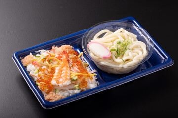うどんちらし寿司セット