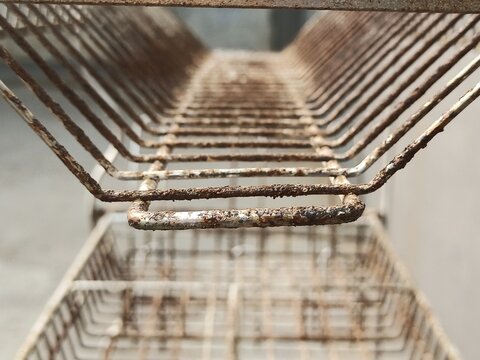 Rusty dish rack. Junk plate rack.