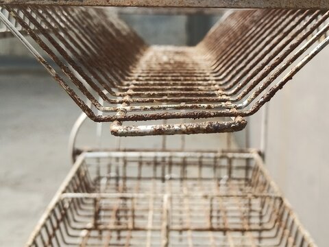 Rusty dish rack. Junk plate rack.