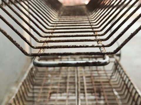 Rusty dish rack. Junk plate rack.