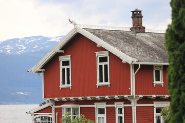 Fototapeta na wymiar maison en bois norvégienne