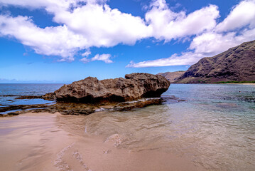 Fototapeta na wymiar Keawaʻula Bay beach west side of oahu hawaii