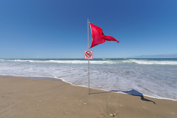 Red flag for dangerous baines in Charente Maritime coast