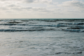 Obraz premium Sea waves with white foam in the Ocean. place El Jadida Morocco. Summer 2023