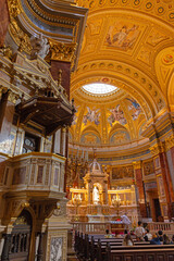 Fototapeta na wymiar Wnętrze bazyliki Św. Stefana w Budapeszcie
