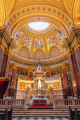 Fototapeta na wymiar Wnętrze bazyliki Św. Stefana w Budapeszcie