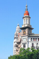 Fototapeta na wymiar Torre contiguo al Palacio Barolo