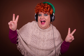 Funny Drag Queen listens to music, sings and watches scary movies.