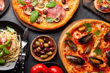 Fototapeta na wymiar Italian cuisine. Pizza, pasta and toasts