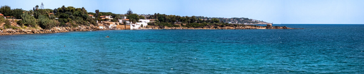Fototapeta na wymiar Panoramica della costa della fanusa o4c07