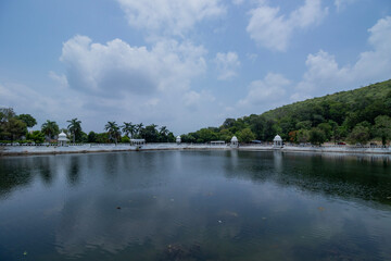 Fototapeta na wymiar Dudh Talai lake in Udaipur, Rajasthan