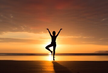 Fototapeta premium Girl in yoga pose on the beach