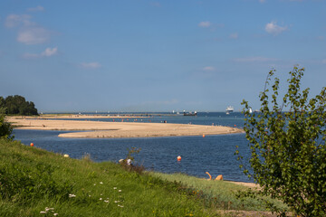 Traumhafter Sandstrand am Falckensteiner Strand an der Kieler Förde in Kiel Friedrichsort.
