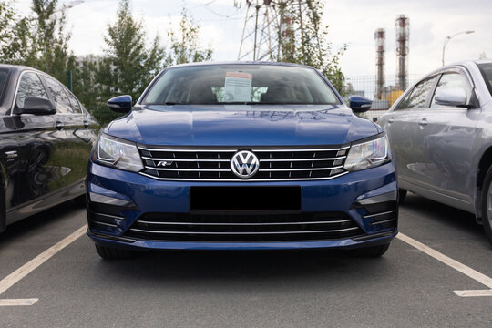 cars on the road Volkswagen Jetta