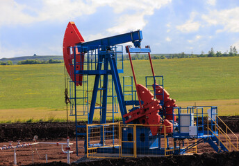Fototapeta na wymiar oil pump in a field pumps oil