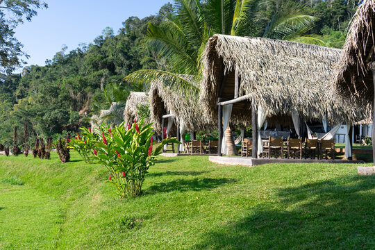 Serene refuge, cabins, landscapes and the beauty of the lagoon