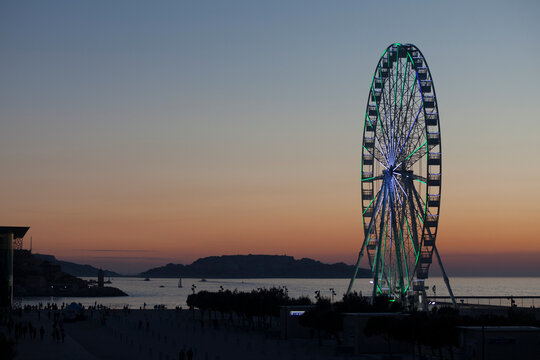 Ferrywheel on the Promenade Robert Laffont in Marseille at dusk